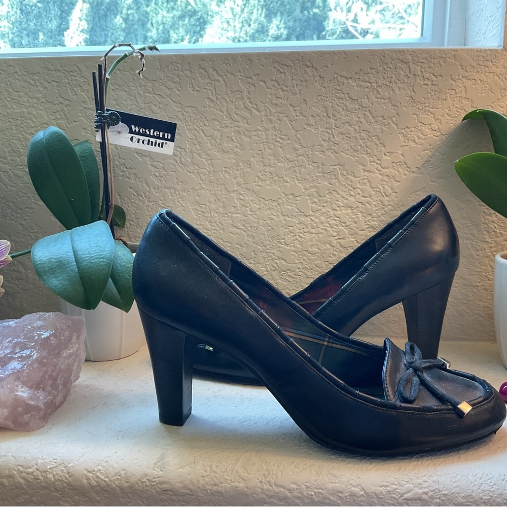 Elegant Black Leather Pumps